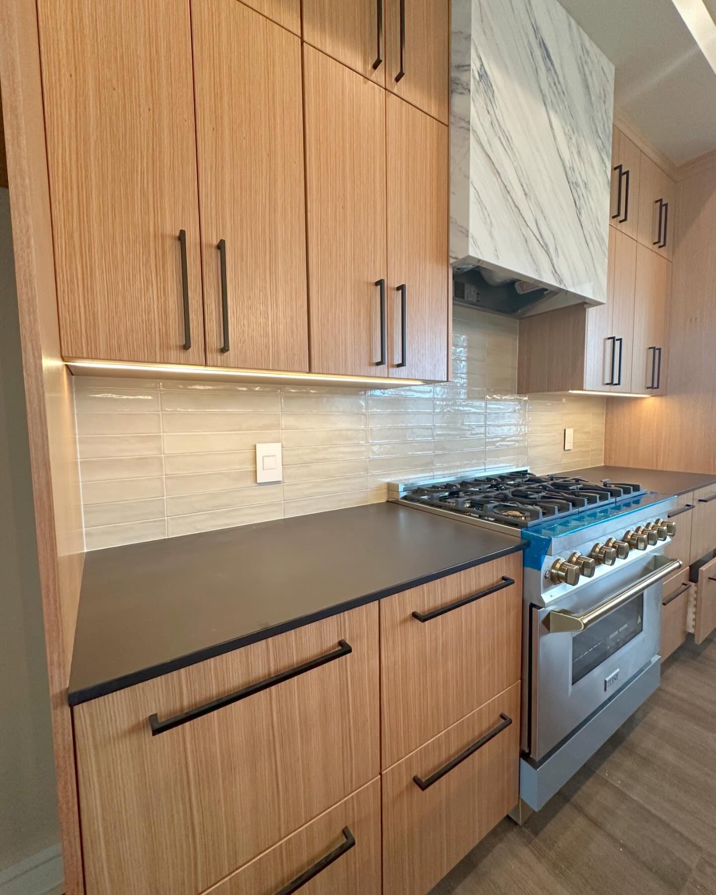 Cream zellige kitchen backsplash